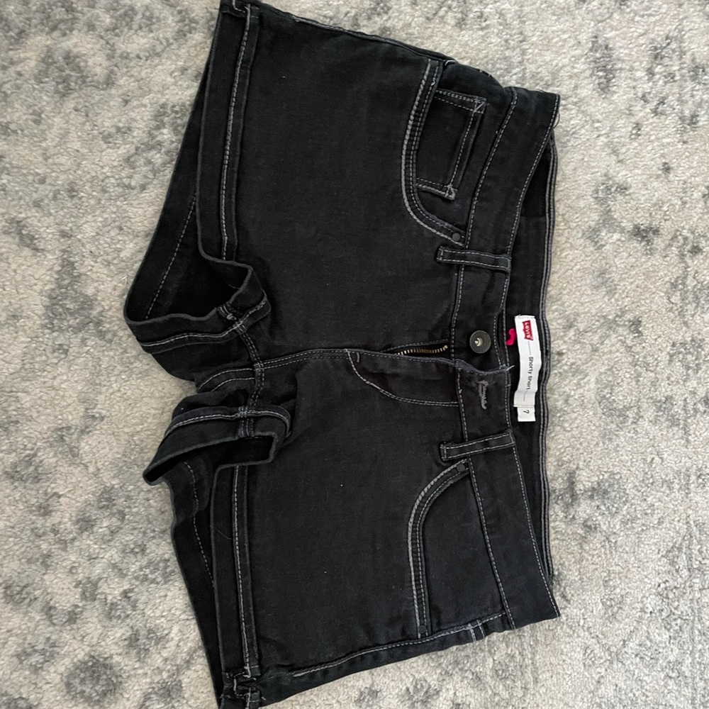 Women’s size 7 dark wash Levi shorts
